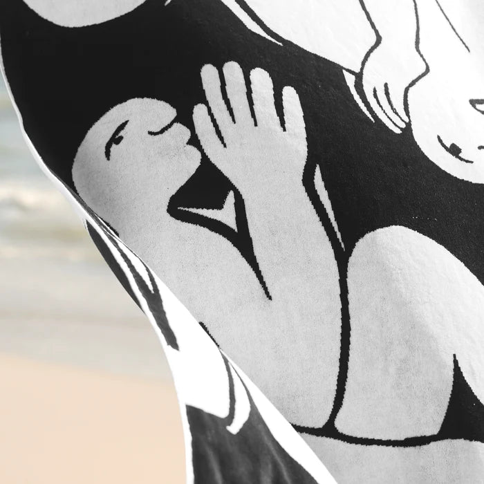 BEACH TOWEL - lazy days - black white
