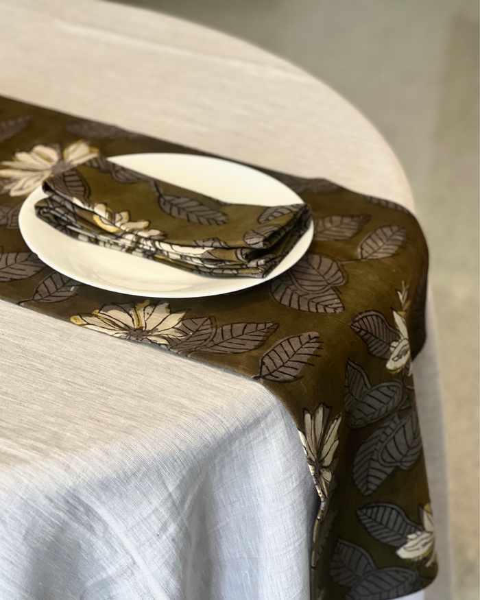 The Khadee Tablecloth, a classic 100% woven linen duk in a neutral natural Khadi tone for 6-seater tables.